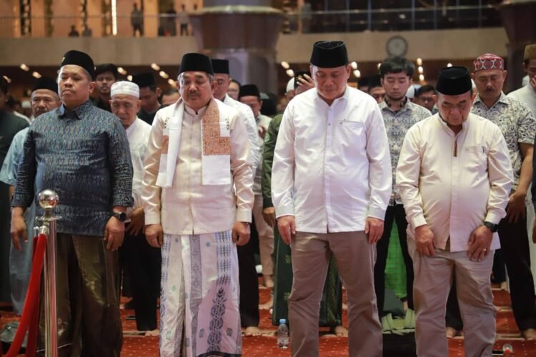 Bupati Anwar Sadat Isi Tausiah Ramadan di Masjid Istiqlal.