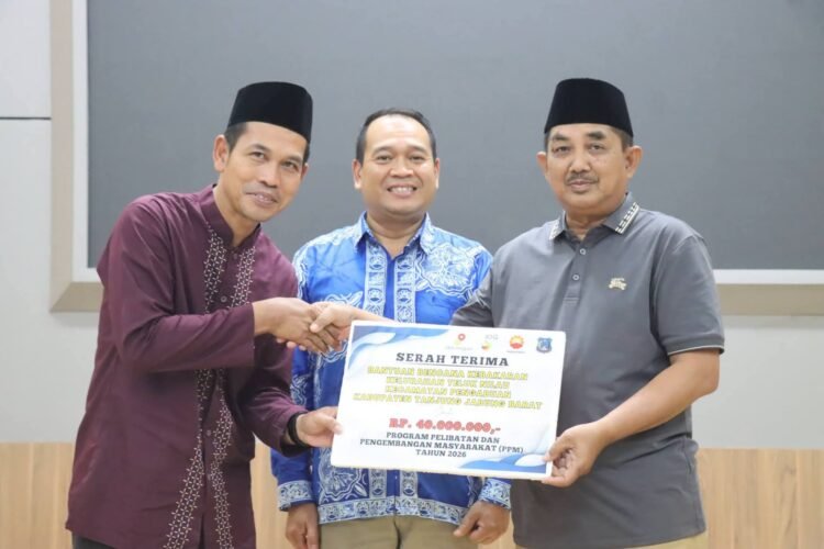 Bupati Anwar Sadat dan PetroChina Salurkan Bantuan Korban Kebakaran Teluk Nilau