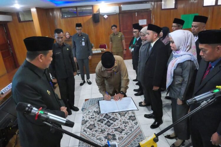 LANTIK 16 PEJABAT, WABUP KATAMSO INSTRUKSIKAN TINGKATKAN PELAYANAN PUBLIK MASYARAKAT