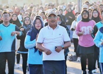 Bupati Tanjab Barat hadiri Semarak Senam dan Nobar Piala Dunia 2026 di Alun-alun Kota Kuala Tungkal