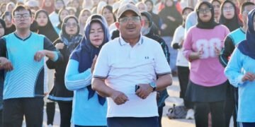 Bupati Tanjab Barat hadiri Semarak Senam dan Nobar Piala Dunia 2026 di Alun-alun Kota Kuala Tungkal